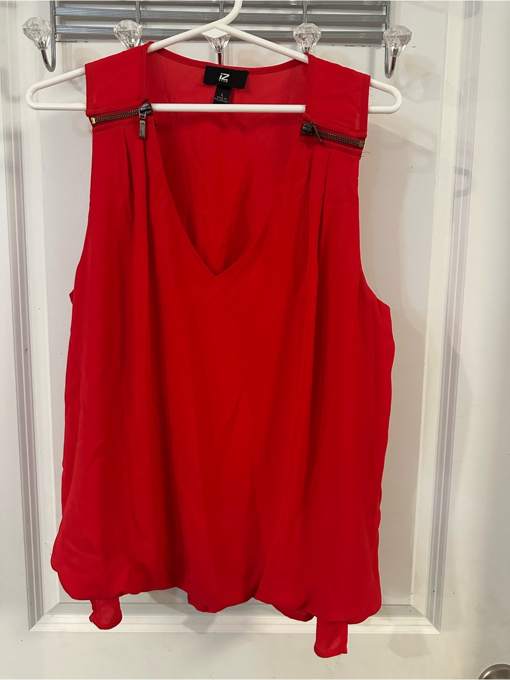Iz Byer Bright Red V-Neck Zip-Shoulder Sleeveless Top